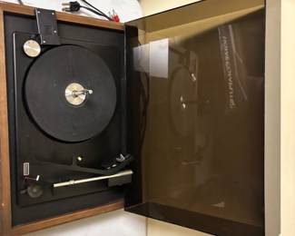 RECORD PLAYER
