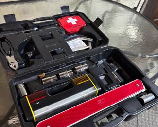 MOTOR VEHICLE EMERGENCY SET
