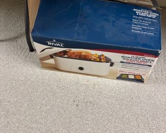 BRAND NEW NEVER USED -  ROASTER WITH SERVING TRAY INSERT