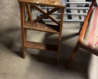 SMALL STEP LADDER