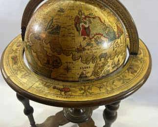Unique Old World Style Freestanding Globe, Open for Liquor Storage, Bar Cart
