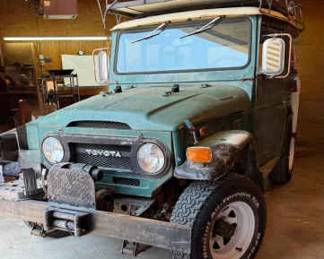 002 1974 Toyota FJ40 Land Cruiser Unrestored Classic