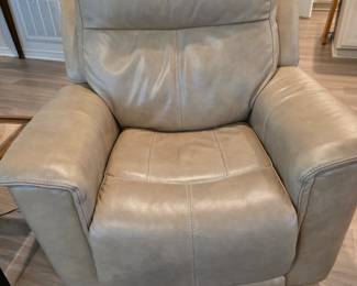 Flexsteel electronic leather recliner $600