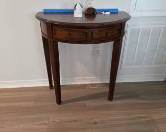 Demilune table