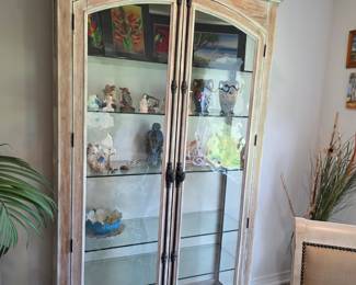 Beautiful whitewash curio