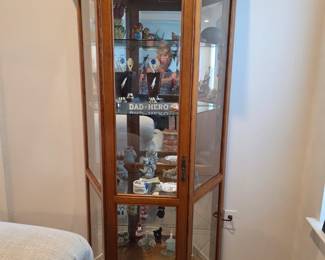 Corner curio