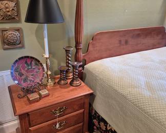 This nice Queenbedroom suite includes - a very nice4 poster  bed, 2 matching nightstands, Triple dresser and chest of drawers.  