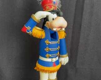 Goofy on Parade Limited Edition 06036/12,000 - 14” Nutcracker