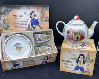 Disney ‘Snow White’ Teapot, Cups And Saucers * Gorgeous!