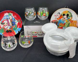 Disney Mickey Mouse Casserole Dish & Christmas Drinking Glasses * Collectible Plates