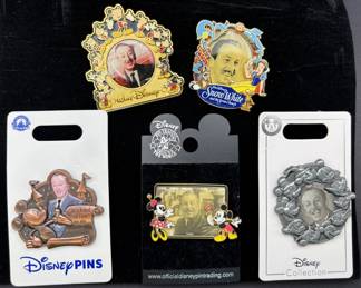 Limited Edition Walt Disney Portraits Trading Pins Years 2001 , 2007