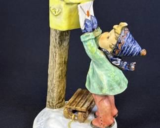 Goebel Hummel Figurine 340 Letter to Santa
