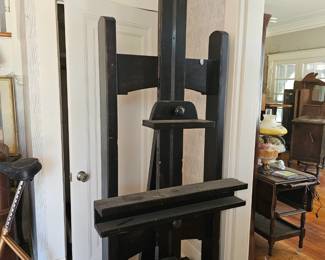 Commercial gallery easel