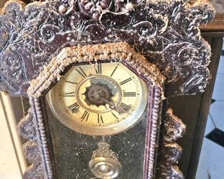 dusty mantle clock