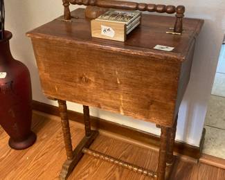 Stand up sewing box