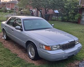 2001 Mercury Grand Marquis 4 Door runs but needs new gas, we installed new battery