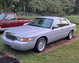 2001 Mercury Grand Marquis 4 Door runs but needs new gas, we installed new battery