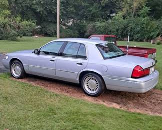 2001 Mercury Grand Marquis 4 Door runs but needs new gas, we installed new battery