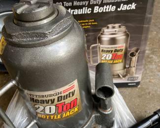 Like new 20 ton bottle jack
