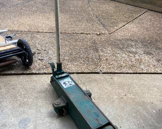 Three ton jack Sears and Roebuck very heavy duty, works like new