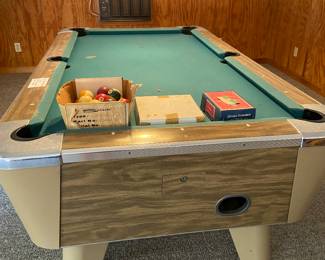 Bar size pool table