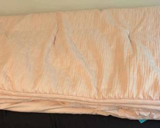 Queen Sized Pink Bed Comforter