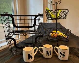 Black Metal Produce Holders Mugs