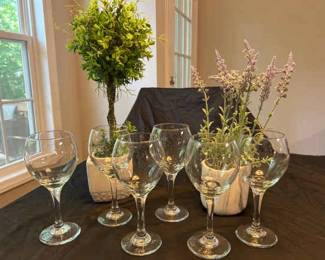 6 Wine Glasses Decor