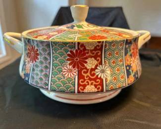 Arita Imari Fan Covered Round Vegetable Bowl