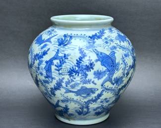 Antique Chinese blue & white porcelain vase