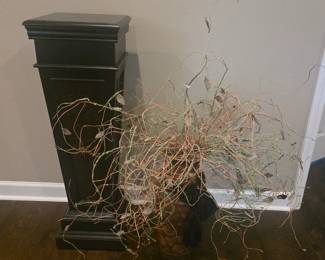 Pedestal & decor