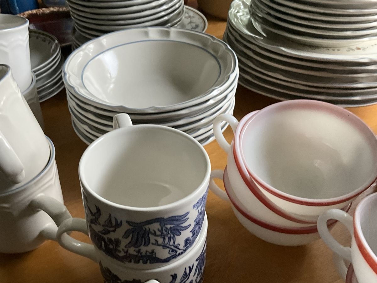 Churchill England Willow Porcelain Blue and White Tea Cups;  6” Cordell’s Bluet Coupe Soup/Cereal Bowls;  Vintage Pyrex Flamingo Pink Trim Coffee Cups (6 cups)