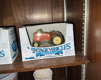 Esto Vintage Allis-Chalmers D-19 Tractor Scale 1:43