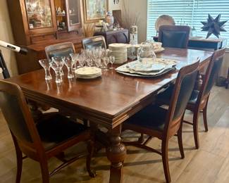 Antique Dining table with 4 leaves and 6 chairs