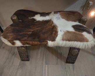 Camel stool 