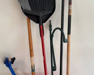 Gardening tools & brooms 