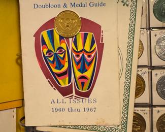 Huge vintage mardi gras doubloon collection, hundreds and hundred of pieces