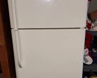 Frigidaire Refrigerator! Works Great!