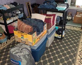 Lots of Linens and Pillows!