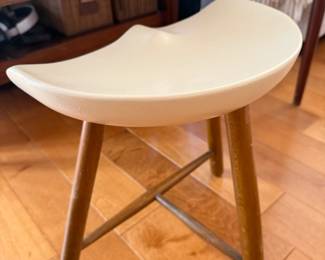 MCM STOOL