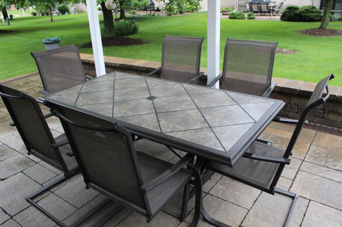 Patio set, weather protected, 6 chairs and table