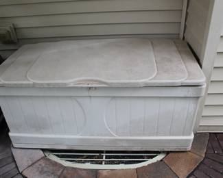 Deck box