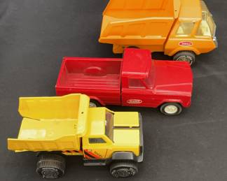 Metal vintage Trucks toys Tonka very good condition.