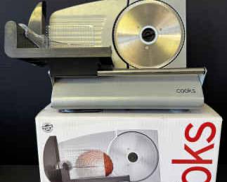 Cooks Meat Slicer * 150 Watts * Serrated Blade * Includes Manual And Box *