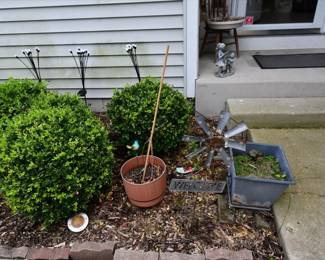 886Front Yard