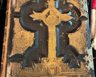 Antique German Catholic family Bible in very good condition-- must see