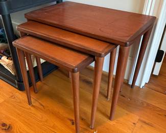 Set of 3 nesting tables