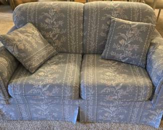 LIKE NEW LOVESEAT