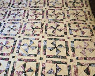 VINTAGE HAND SEWN QUILT