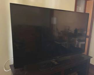 AAE001 Sanyo 67" TV